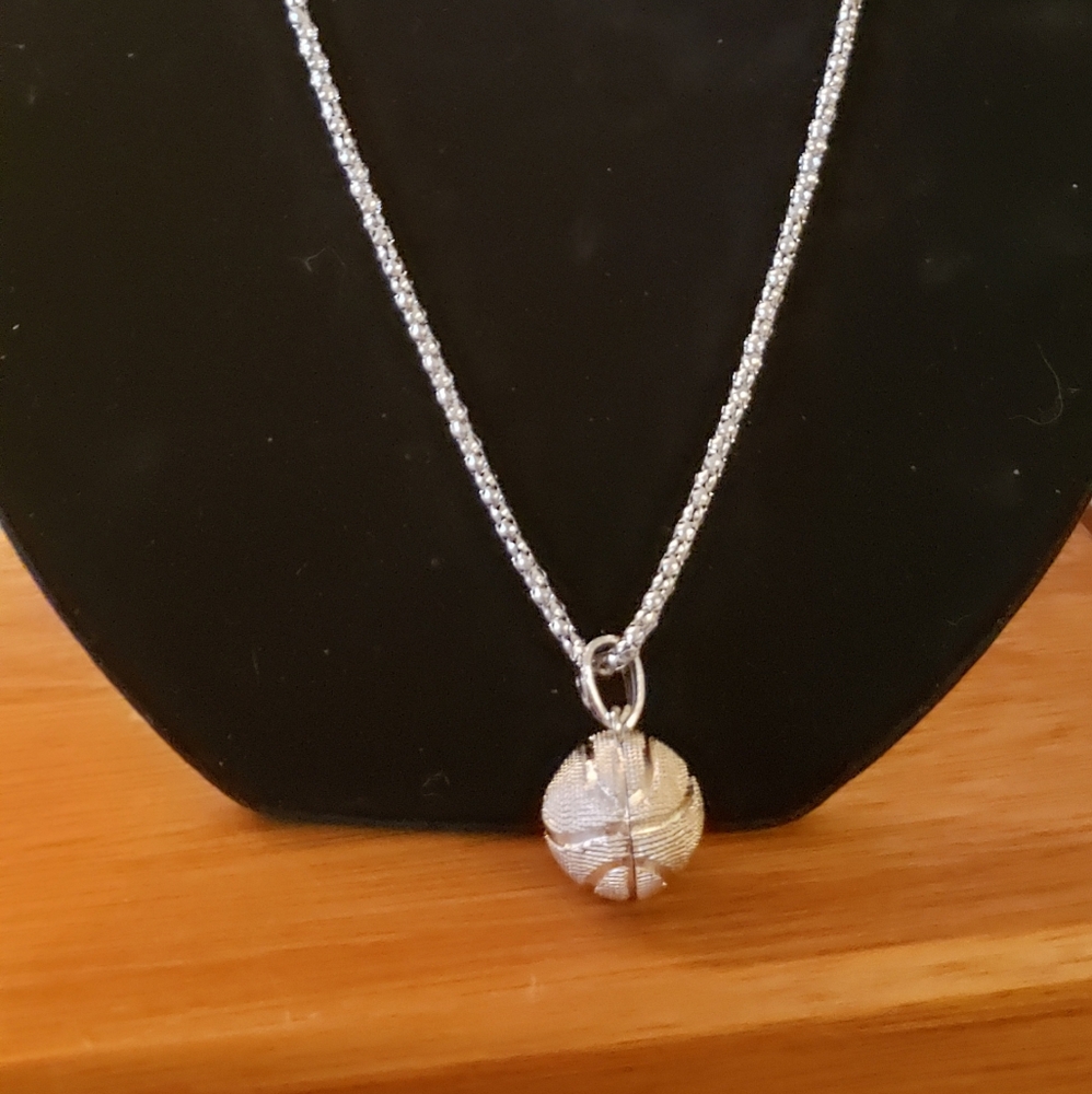 Elegant Silvery Necklace